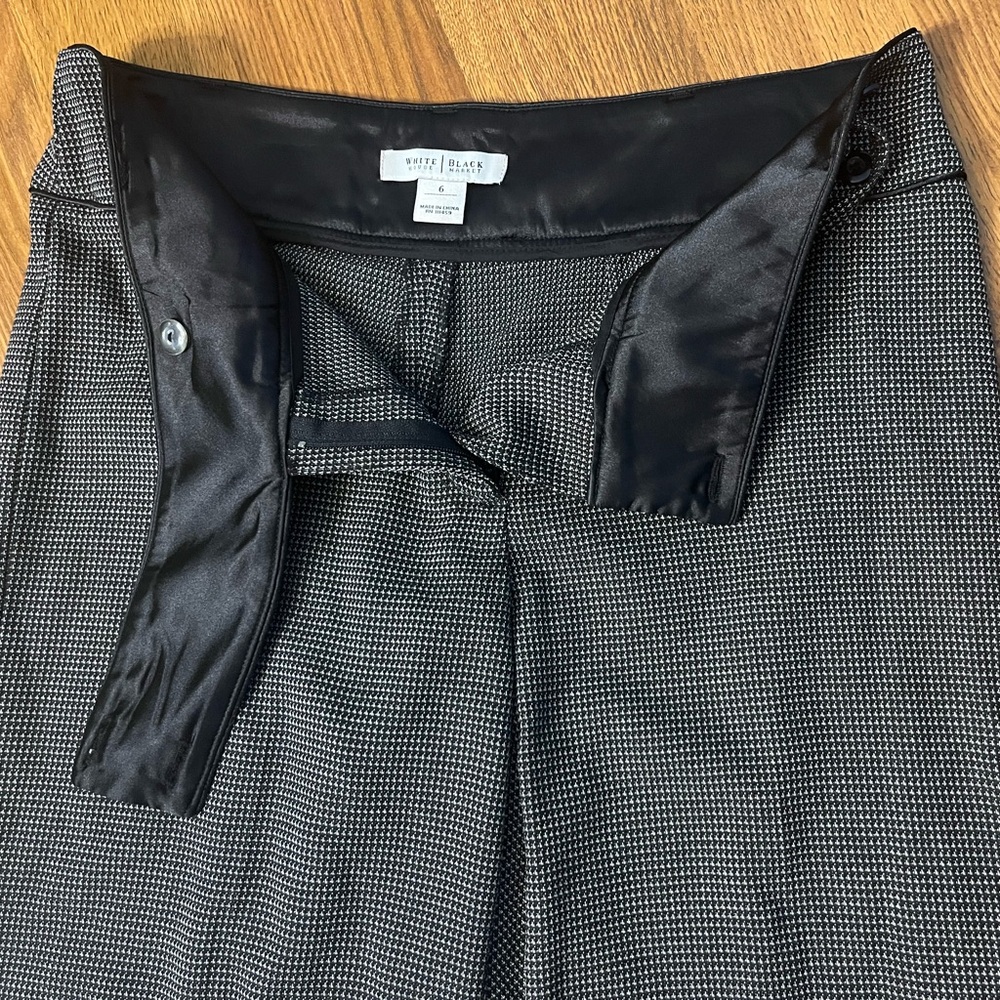 White House Black Market pleated Capri pants size 6 - Picture 2 of 7